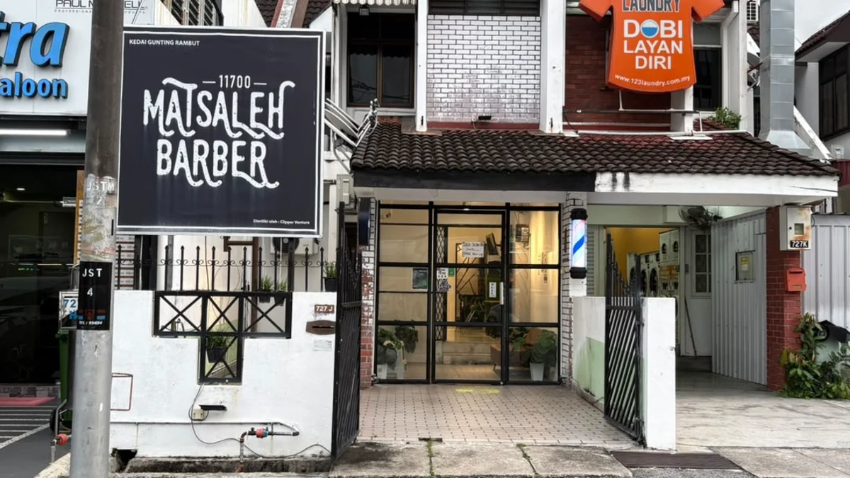 Sungai Dua storefront