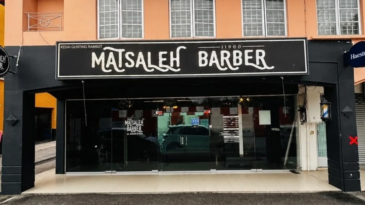Bayan Baru storefront